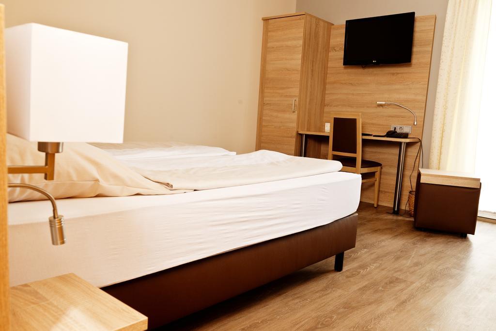 Hotel Dreimaedelhaus Espelkamp-Mittwald Esterno foto