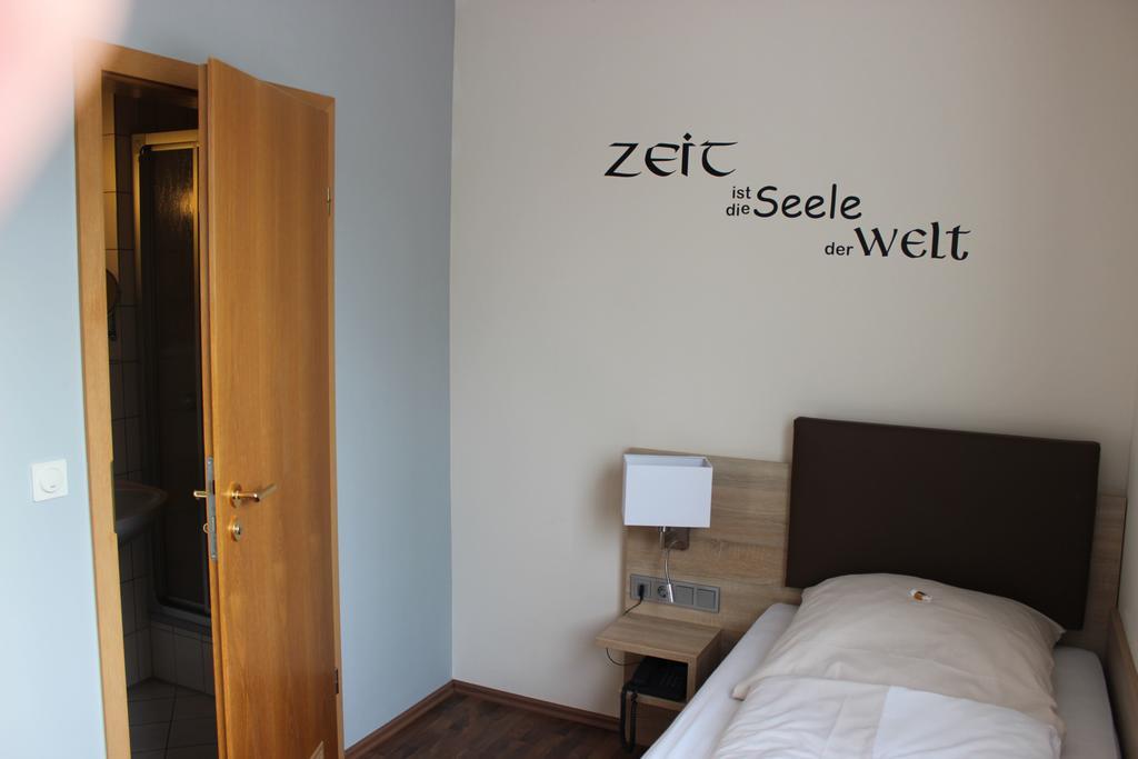 Hotel Dreimadelhaus Espelkamp-Mittwald Esterno foto