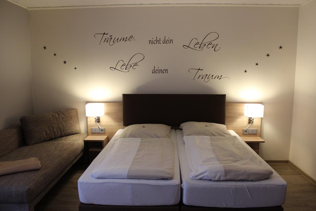 Hotel Dreimaedelhaus Espelkamp-Mittwald Esterno foto