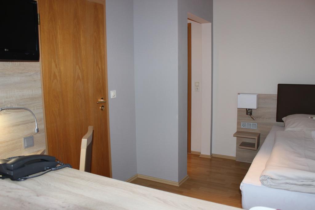 Hotel Dreimaedelhaus Espelkamp-Mittwald Esterno foto