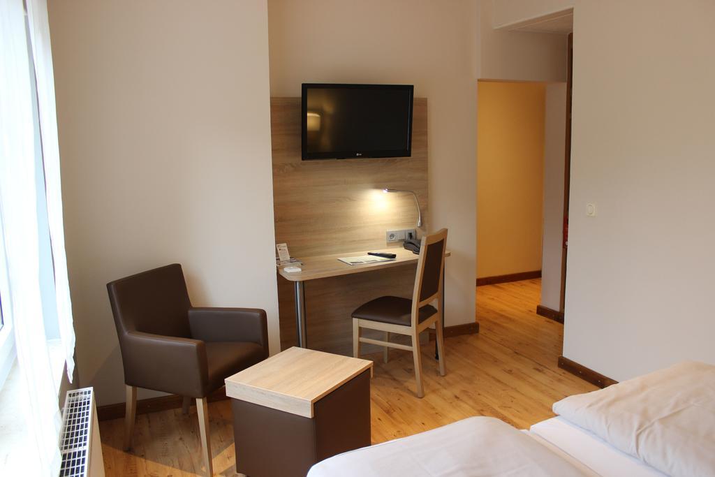Hotel Dreimaedelhaus Espelkamp-Mittwald Esterno foto